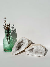 Load image into Gallery viewer, Medium Geode