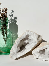 Load image into Gallery viewer, Medium Geode