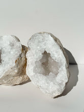 Load image into Gallery viewer, Medium Geode