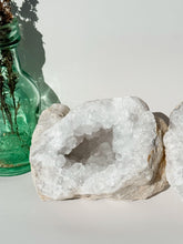 Load image into Gallery viewer, Medium Geode