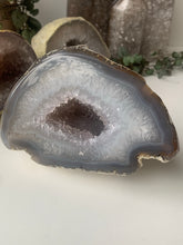 Load image into Gallery viewer, Natural Agate Crystal Geode