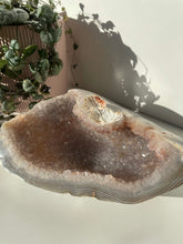 Load image into Gallery viewer, Agate Crystal Geode