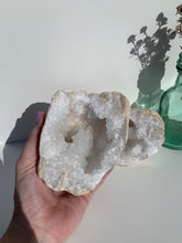 Load image into Gallery viewer, Large Geode