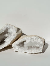 Load image into Gallery viewer, Medium Geode
