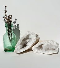 Load image into Gallery viewer, Medium Geode
