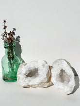 Load image into Gallery viewer, Medium Geode
